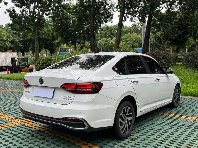 2024 Volkswagen Lavida 300TSI DSG Full Comfort Edition — миниатюра 6