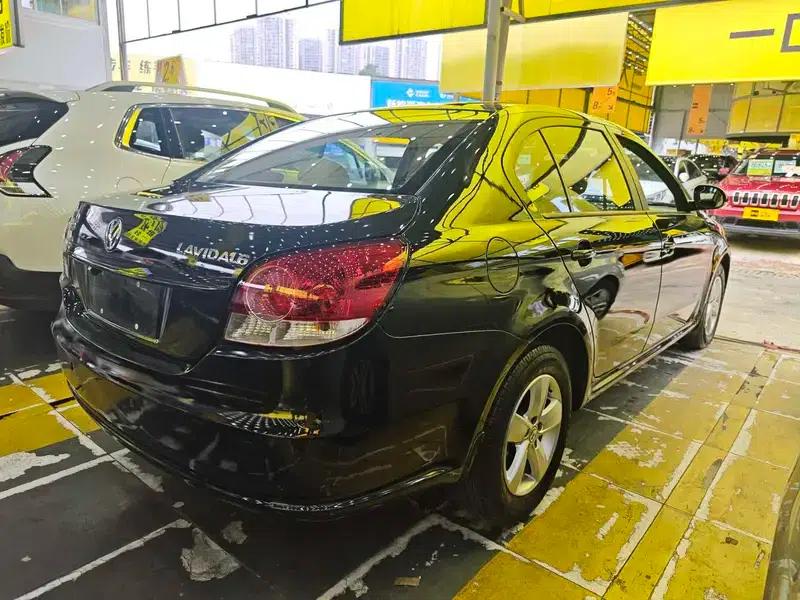 2011 Volkswagen Lavida 1.6L Automatic Premium Edition — миниатюра 5
