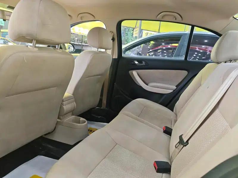 2011 Volkswagen Lavida 1.6L Automatic Premium Edition — миниатюра 10
