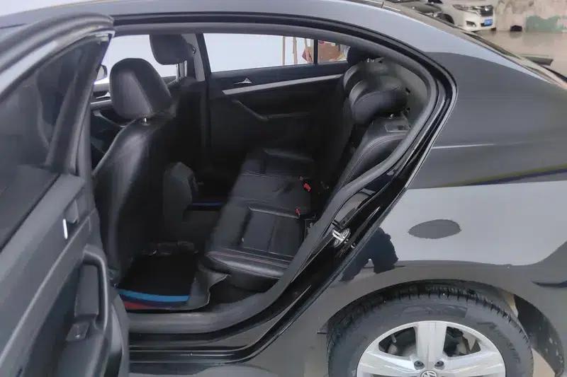 2017 Volkswagen Lavida 1.6L Manual Fashion Edition — миниатюра 16