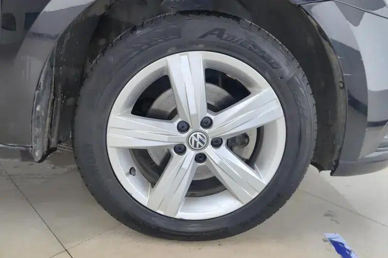 2017 Volkswagen Lavida 1.6L Manual Fashion Edition — миниатюра 9