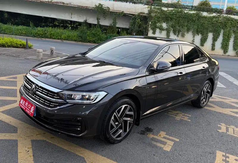 2023 Volkswagen Sagitar 300TSI DSG Super Edition — миниатюра 1