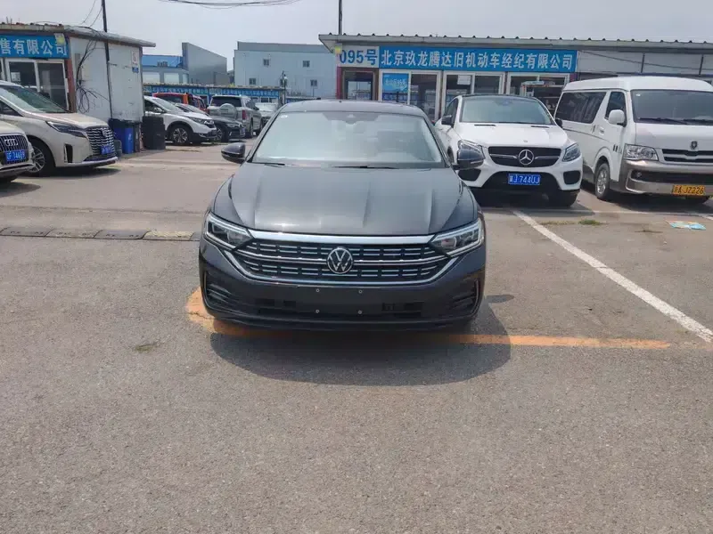 2023 Volkswagen Sagitar 300TSI DSG Excellence Edition — миниатюра 2
