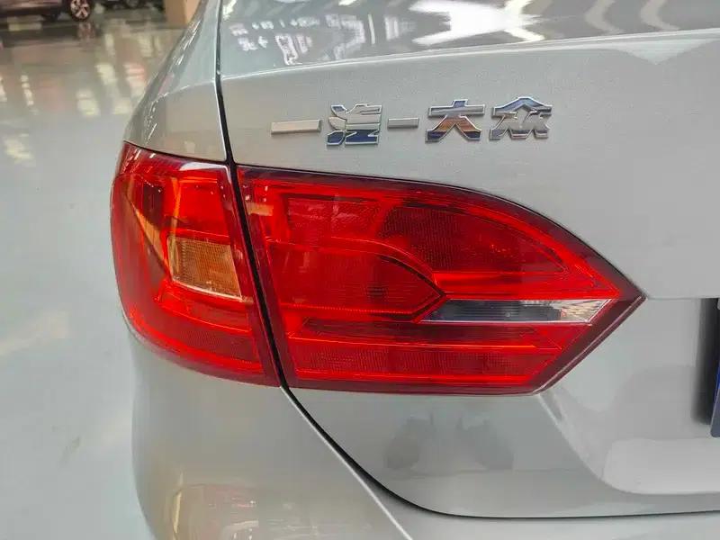 2014 Volkswagen Sagitar Facelift 1.6L Automatic Leading Edition — миниатюра 12