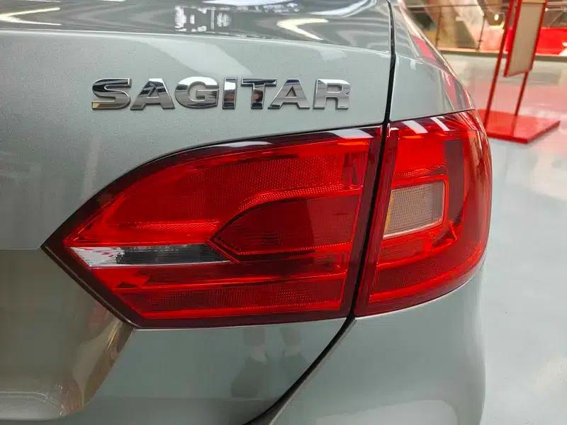 2014 Volkswagen Sagitar Facelift 1.6L Automatic Leading Edition — миниатюра 17