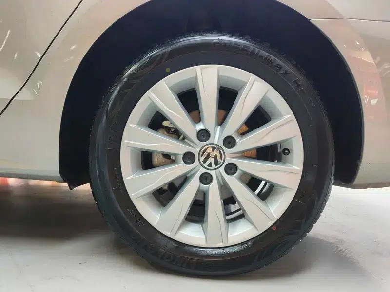 2014 Volkswagen Sagitar Facelift 1.6L Automatic Leading Edition — миниатюра 23
