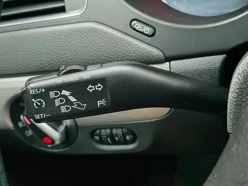 2014 Volkswagen Sagitar Facelift 1.6L Automatic Leading Edition — миниатюра 33