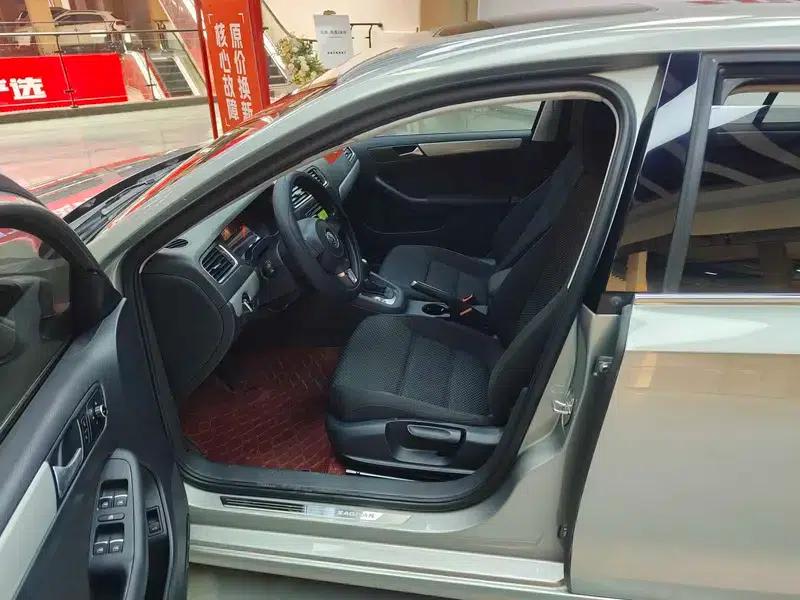 2014 Volkswagen Sagitar Facelift 1.6L Automatic Leading Edition — миниатюра 34