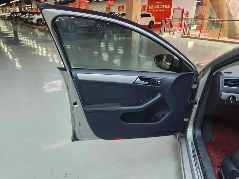 2014 Volkswagen Sagitar Facelift 1.6L Automatic Leading Edition — миниатюра 36