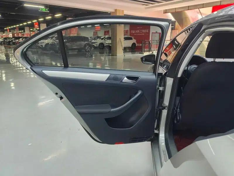 2014 Volkswagen Sagitar Facelift 1.6L Automatic Leading Edition — миниатюра 38