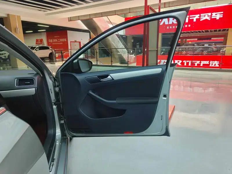 2014 Volkswagen Sagitar Facelift 1.6L Automatic Leading Edition — миниатюра 41