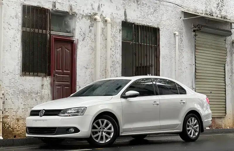 2012 Volkswagen Sagitar 1.6L Automatic Comfort Model — миниатюра 1