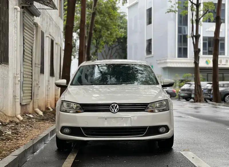2012 Volkswagen Sagitar 1.6L Automatic Comfort Model — миниатюра 2