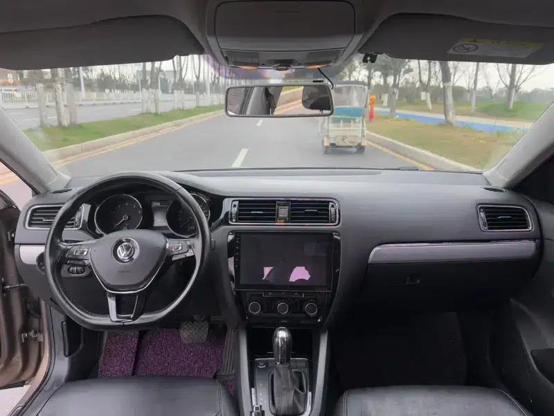 2017 Volkswagen Sagitar 230TSI Automatic Comfort Edition — миниатюра 12