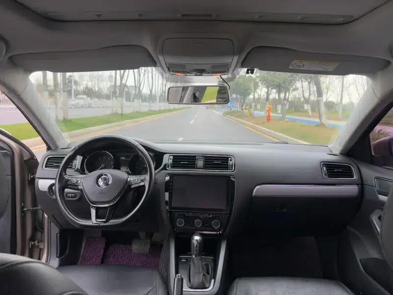 2017 Volkswagen Sagitar 230TSI Automatic Comfort Edition — миниатюра 13