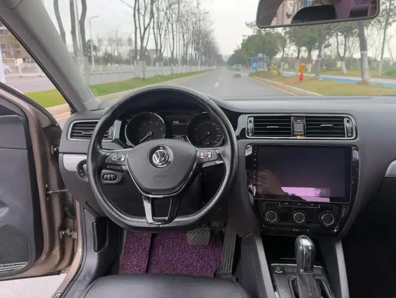 2017 Volkswagen Sagitar 230TSI Automatic Comfort Edition — миниатюра 14