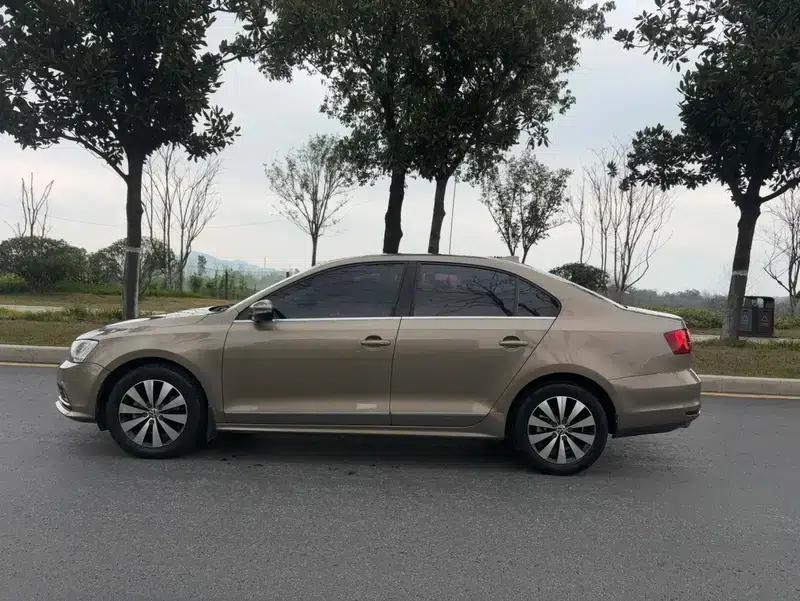2017 Volkswagen Sagitar 230TSI Automatic Comfort Edition — миниатюра 4