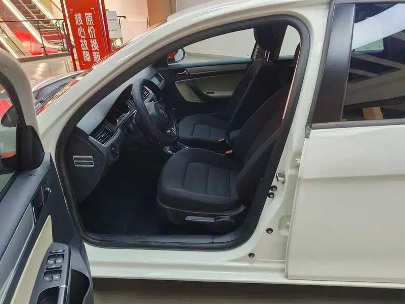 2014 Volkswagen Bora 1.6L Automatic Fashion Edition — миниатюра 32