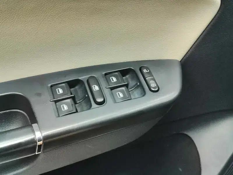 2014 Volkswagen Bora 1.6L Automatic Fashion Edition — миниатюра 36