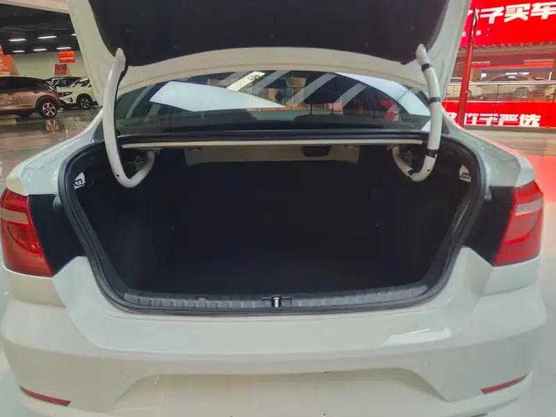 2014 Volkswagen Bora 1.6L Automatic Fashion Edition — миниатюра 38