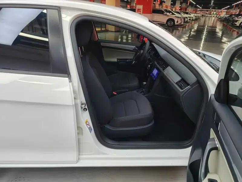 2014 Volkswagen Bora 1.6L Automatic Fashion Edition — миниатюра 39