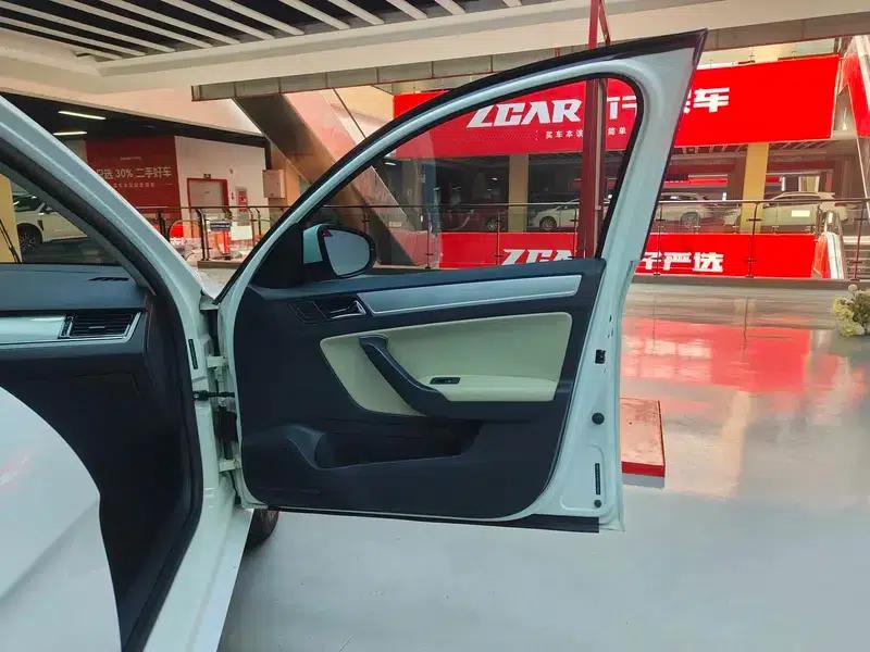2014 Volkswagen Bora 1.6L Automatic Fashion Edition — миниатюра 40