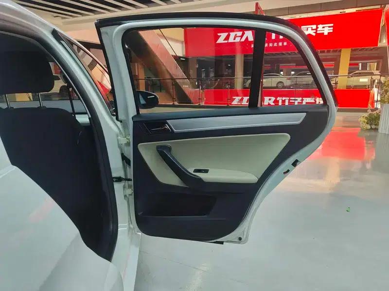 2014 Volkswagen Bora 1.6L Automatic Fashion Edition — миниатюра 41