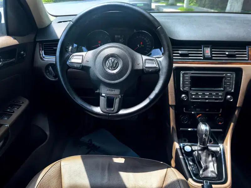 2014 Volkswagen Bora 1.6L Automatic Luxury Edition — миниатюра 12