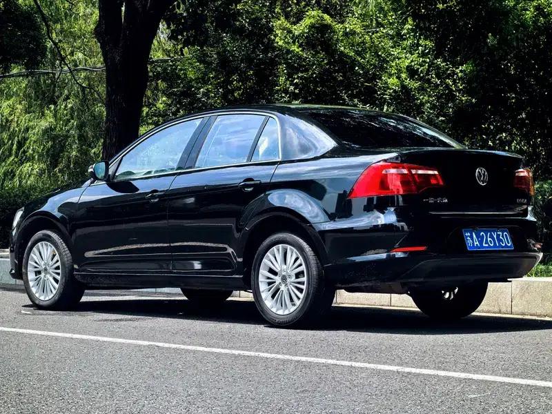 2014 Volkswagen Bora 1.6L Automatic Luxury Edition — миниатюра 3
