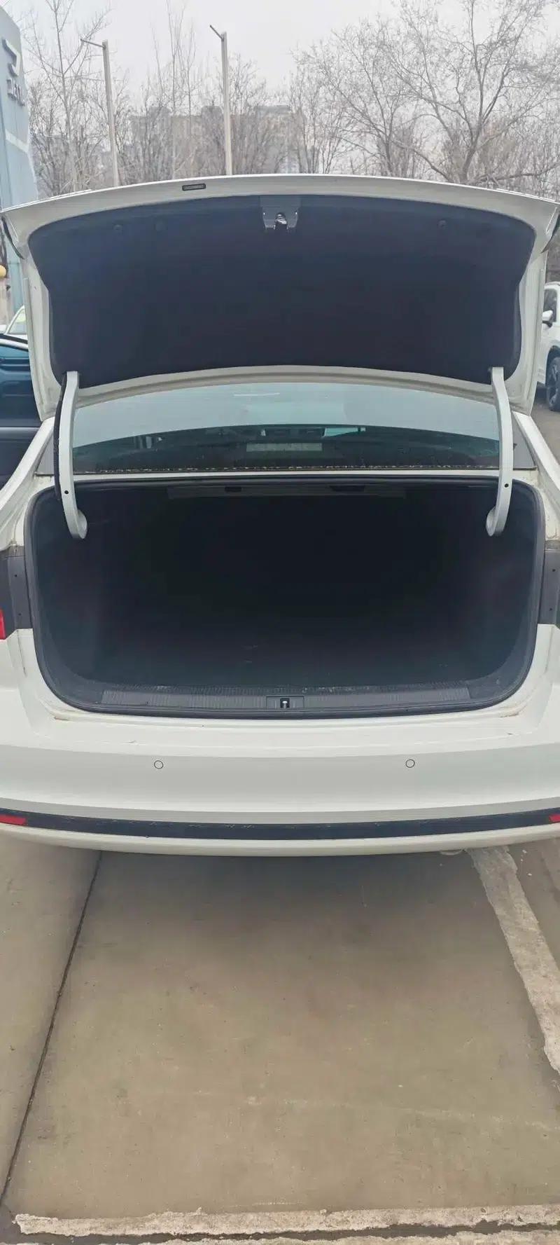 2019 Volkswagen Bora Legend 1.5L Automatic Fashion Model (China VI Emission Standard) — миниатюра 3