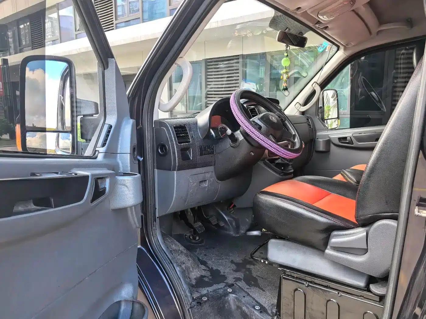 Yufeng 2021 2.3T Front-Wheel Drive Logistics Van, Short Wheelbase, Medium Roof, 5-9 Seats, National VI Emission Standard M9T — миниатюра 11