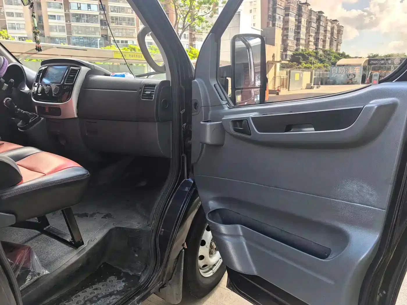 Yufeng 2021 2.3T Front-Wheel Drive Logistics Van, Short Wheelbase, Medium Roof, 5-9 Seats, National VI Emission Standard M9T — миниатюра 6