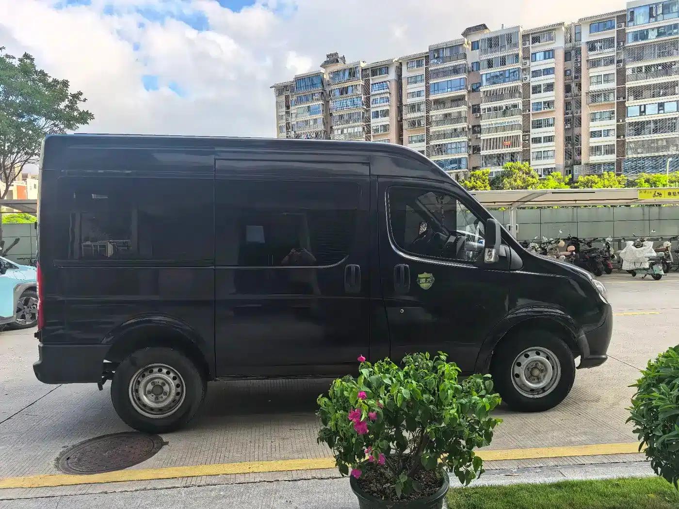 Yufeng 2021 2.3T Front-Wheel Drive Logistics Van, Short Wheelbase, Medium Roof, 5-9 Seats, National VI Emission Standard M9T — миниатюра 7