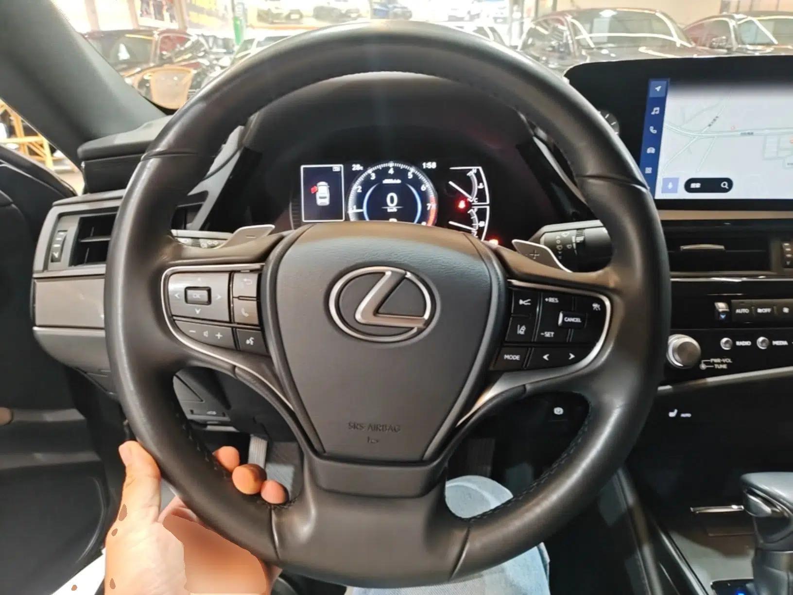 Lexus ES 2022 200 Excellence Edition — миниатюра 18