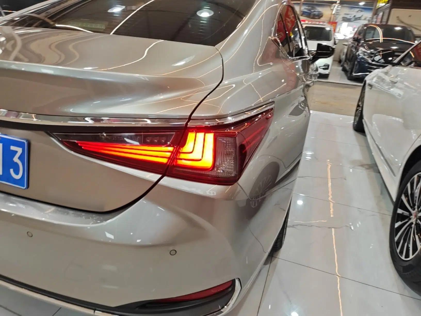 Lexus ES 2022 200 Excellence Edition — миниатюра 9