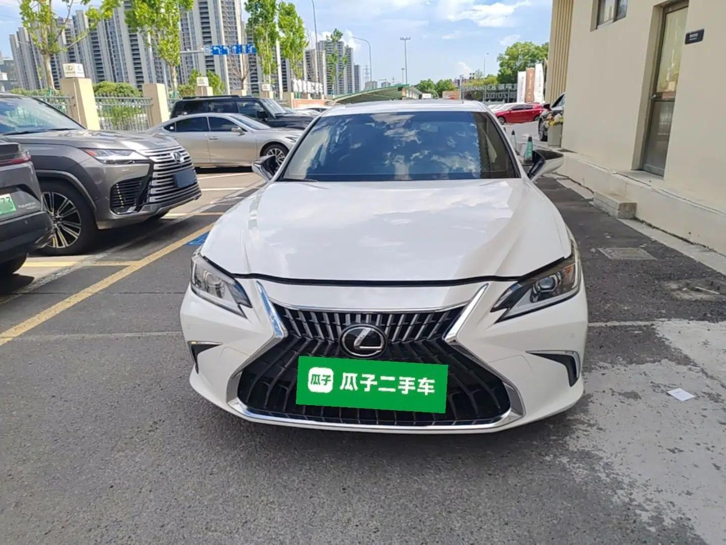 Lexus ES 2022 200 Excellence Edition — миниатюра 2