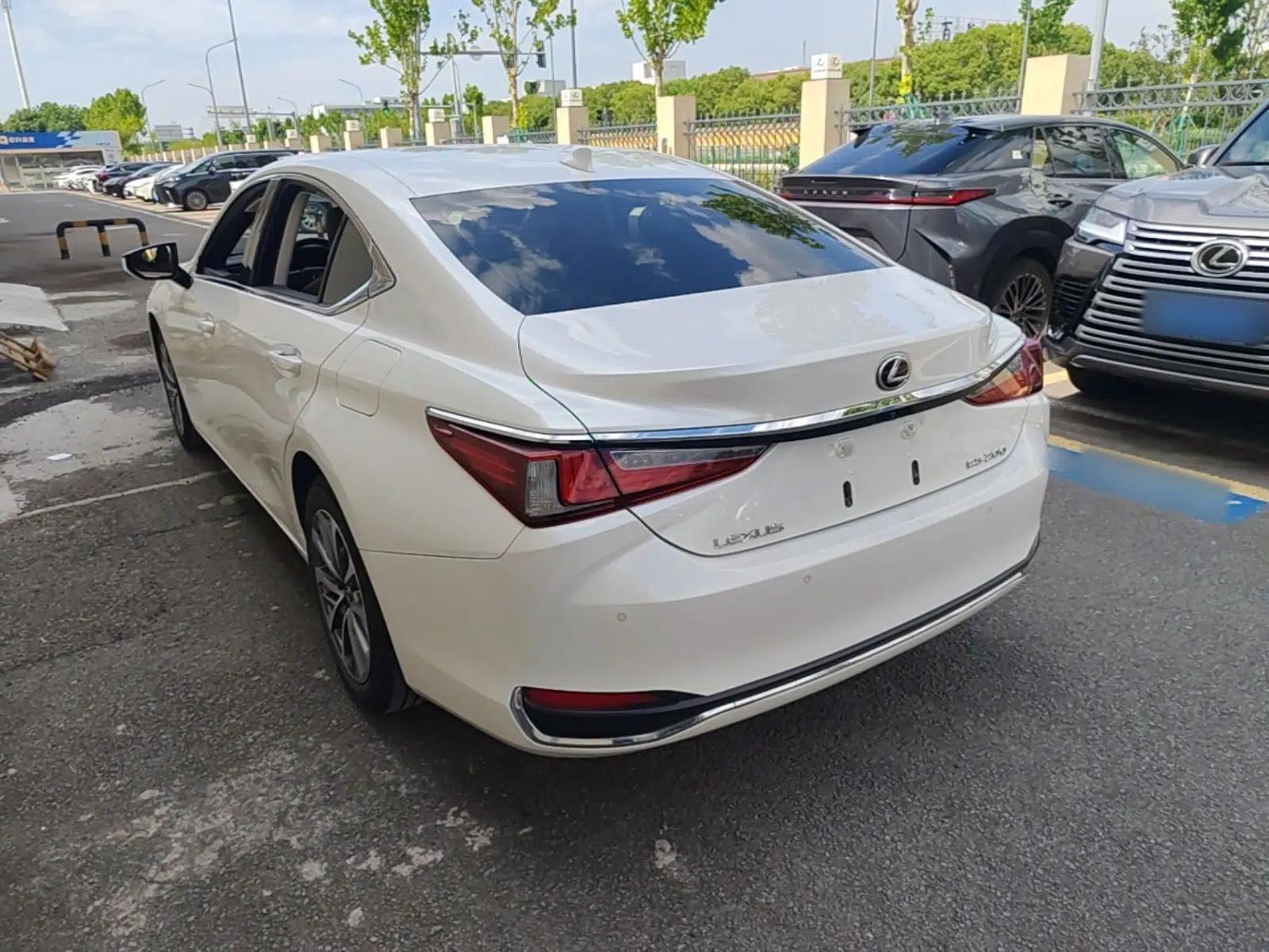 Lexus ES 2022 200 Excellence Edition — миниатюра 4