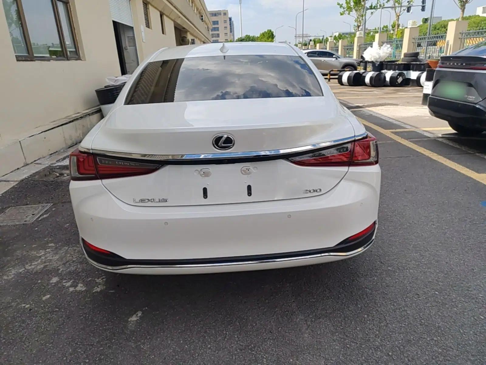 Lexus ES 2022 200 Excellence Edition — миниатюра 5