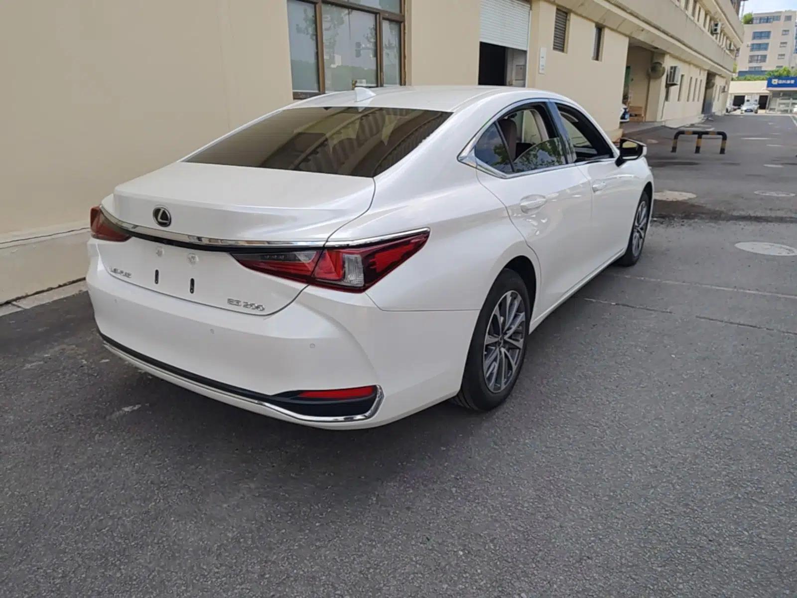 Lexus ES 2022 200 Excellence Edition — миниатюра 6