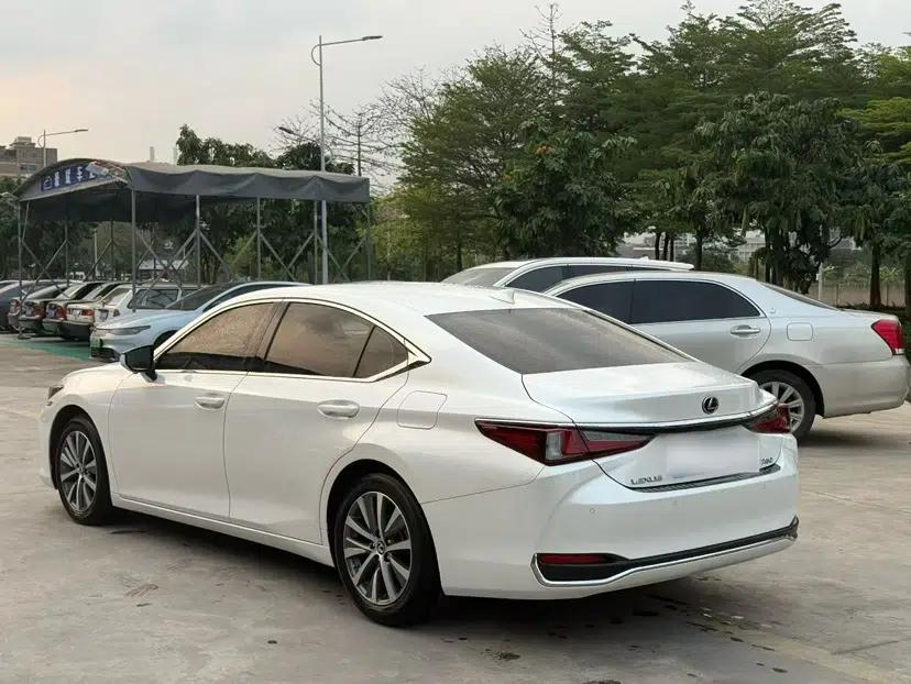 Lexus ES 2020 200 Excellence Edition — миниатюра 11