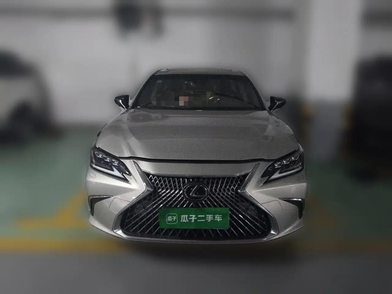 Lexus ES 2018 300h Premium Edition China V Standard — миниатюра 2