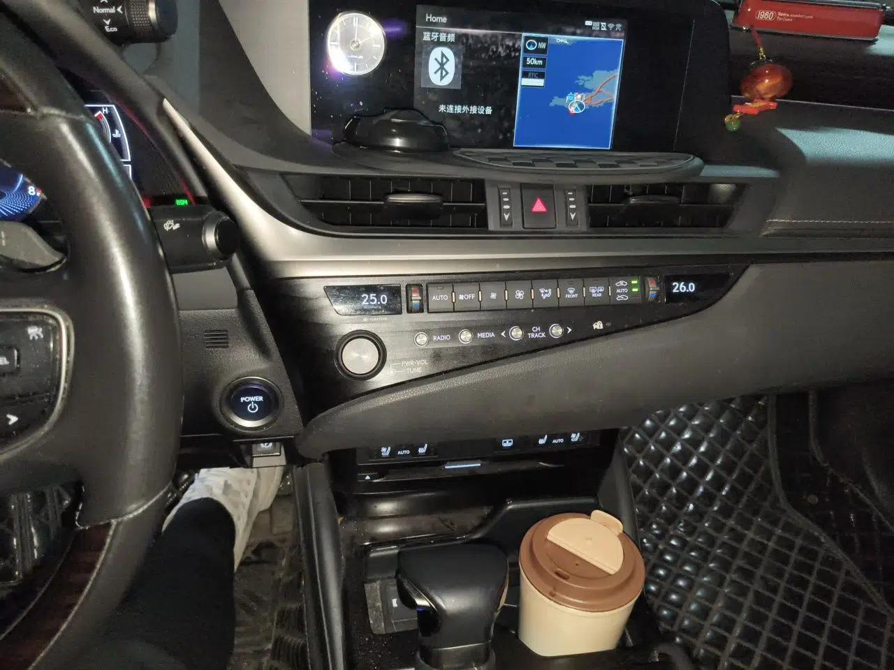 Lexus ES 2018 300h Premium Edition China V Standard — миниатюра 13