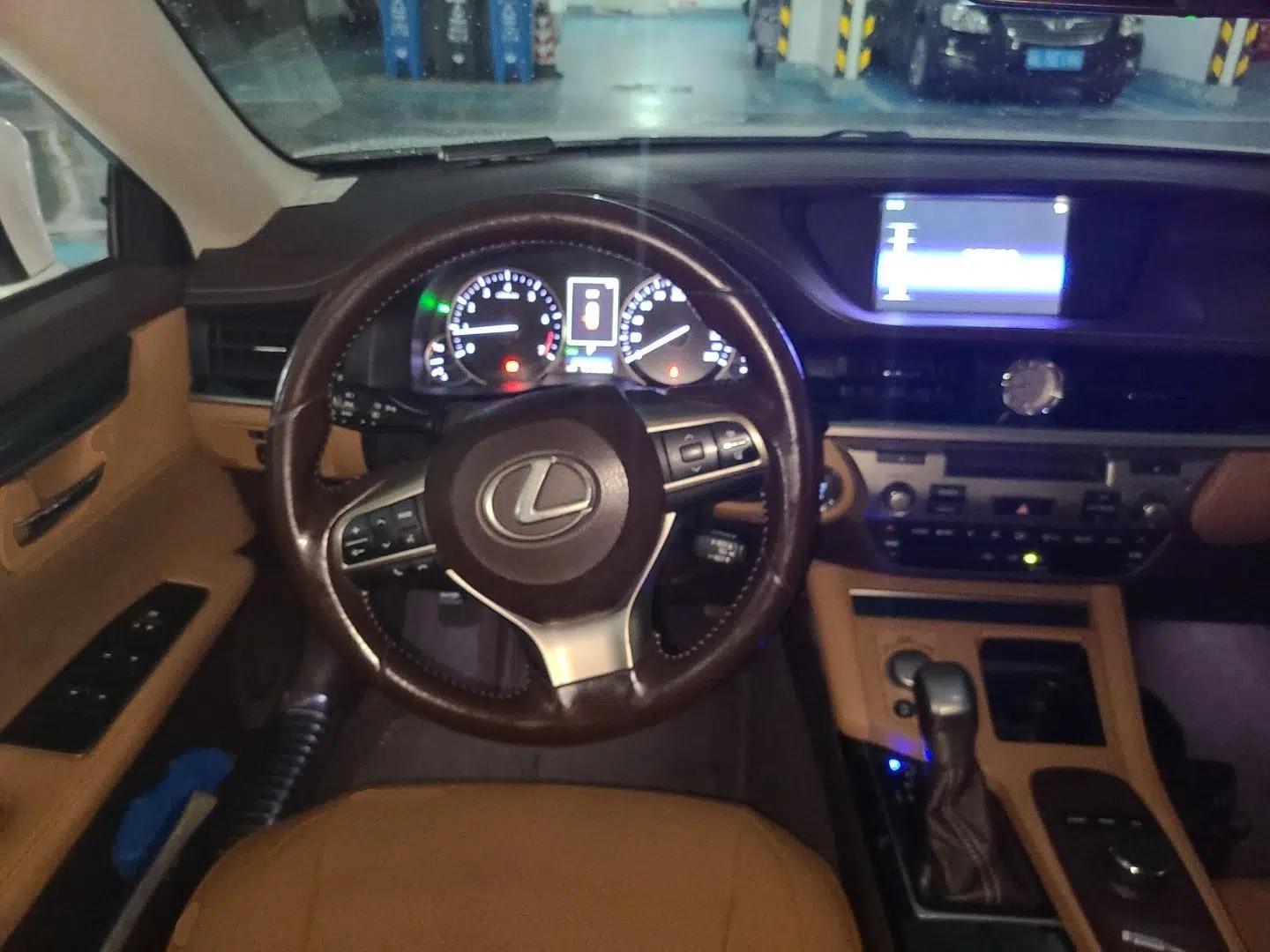 Lexus ES 2016 200 Midnight Special Limited Edition — миниатюра 10