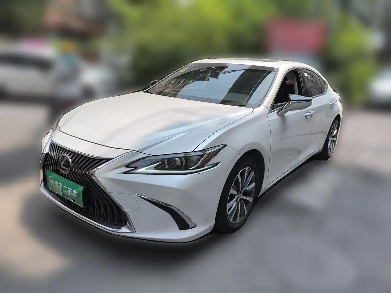 Lexus ES 2018 200 Excellence Edition China VI Standard — миниатюра 1