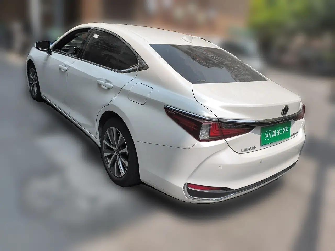Lexus ES 2018 200 Excellence Edition China VI Standard — миниатюра 4