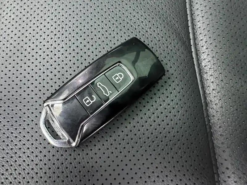 2022 Volkswagen Touareg 3.0TSI R-Line, Obsidian Black Sport Package — миниатюра 11