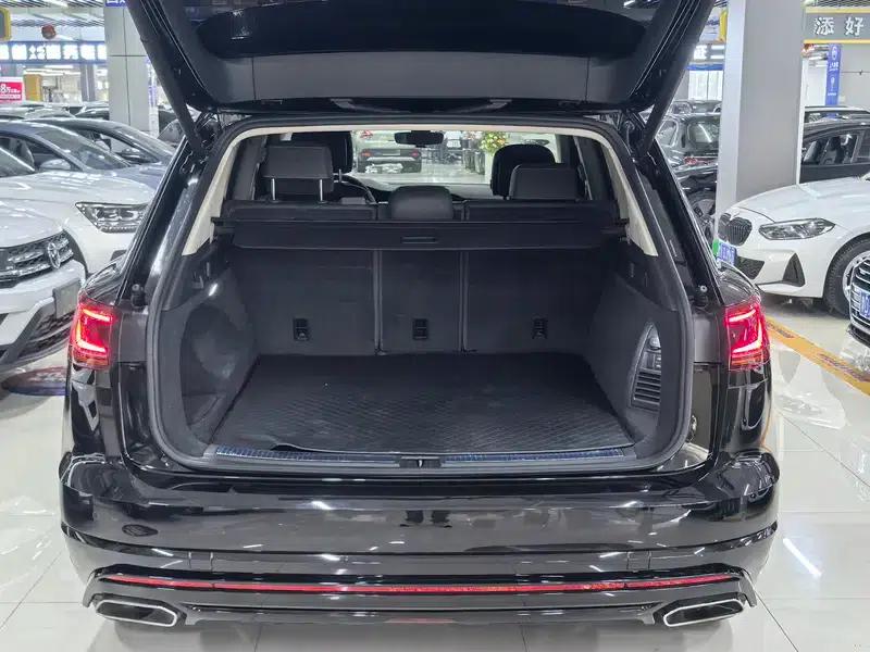 2023 Volkswagen Touareg 3.0TSI R-Line, Obsidian Black Sport Package — миниатюра 18