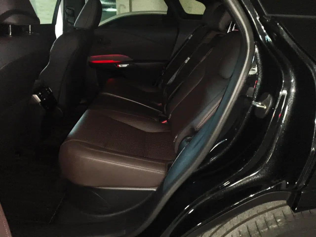 Lexus RX 2026 Model 350h Two-Wheel-Drive Comfort Edition — миниатюра 17