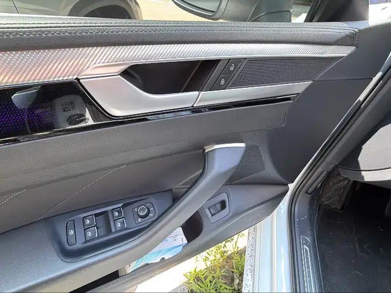 Volkswagen CC 2023 380TSI Striking Edition — миниатюра 15