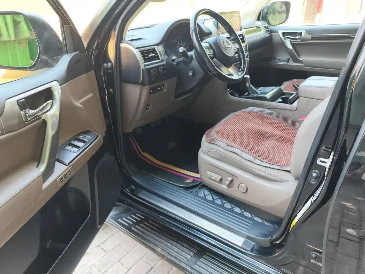 Lexus GX 2021 Lexus GX460 Gasoline-Powered 7-Seater Automatic 4.6T Compact Off-Road Passenger Vehicle — миниатюра 16